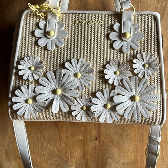 Betsey Johnson | Satchel w/ Butterfly Charm & Removable Crossbody Strap - Picture 4 of 12